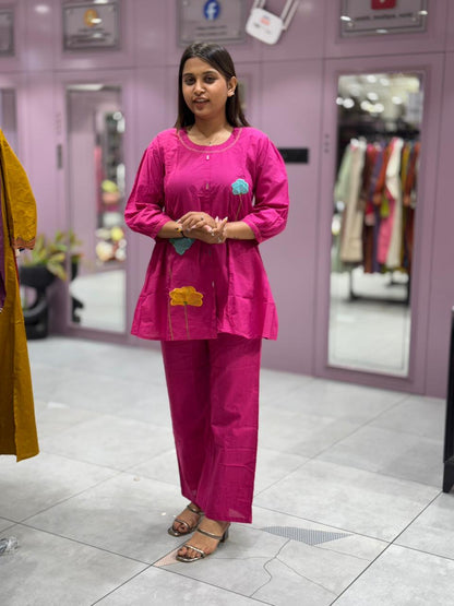 SHAGUN FASHION Beautiful Dark Pink Cotton Kurti Pant Co-ord Set with Flower Patches