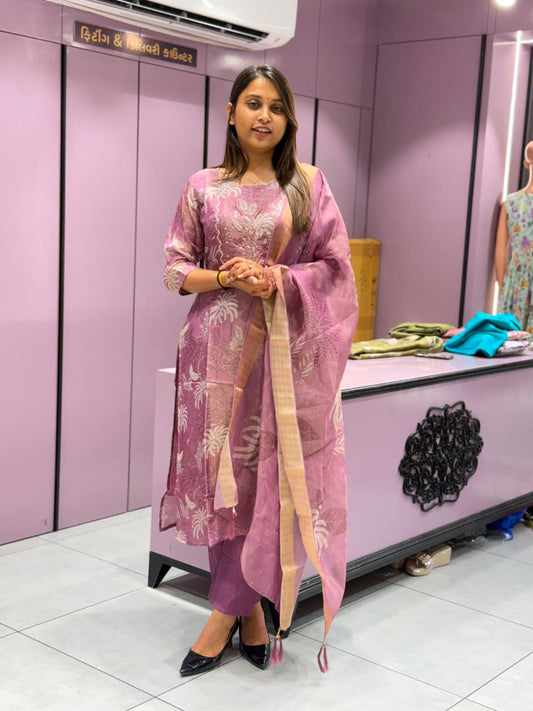 SHAGUN FASHION Elegant Light Purple Floral Printed Kurti Set with Handwork Details & Zari Border Dupatta