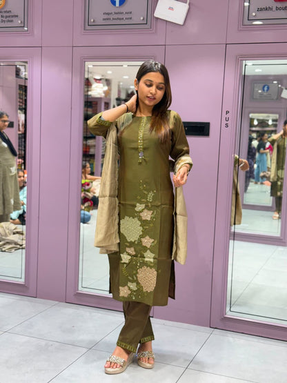SHAGUN FASHION – Exclusive Handwork Kurti Pant Set with Cutwork Organza Dupatta