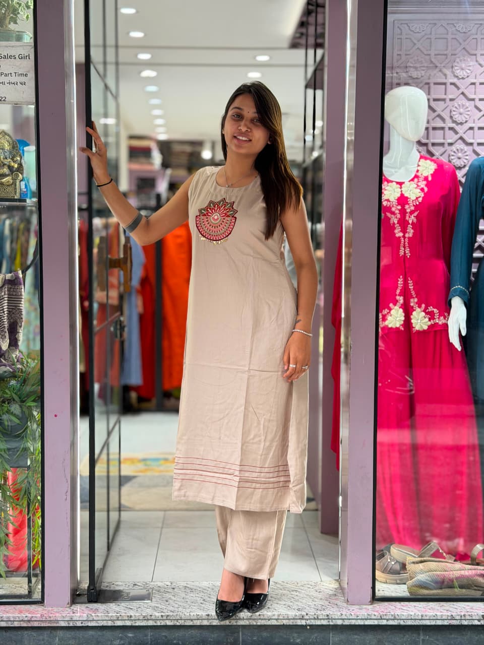 SHAGUN FASHION – Solid Embroidered Kurti & Palazzo Set