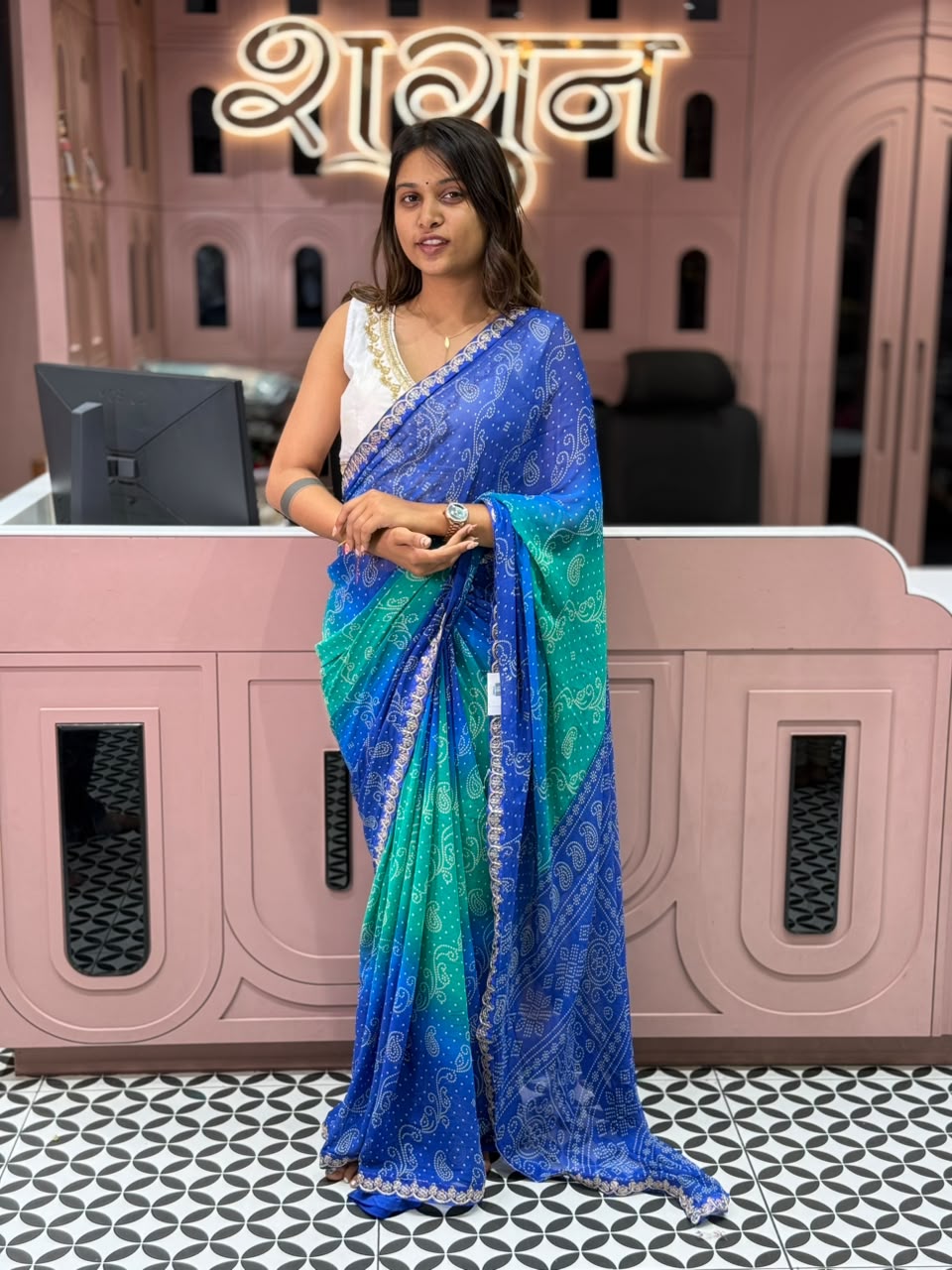 SHAGUN FASHION Premium Dual-Shade Bandhani Saree with Cutwork Embroidered Border & Sleeveless Designer Blouse