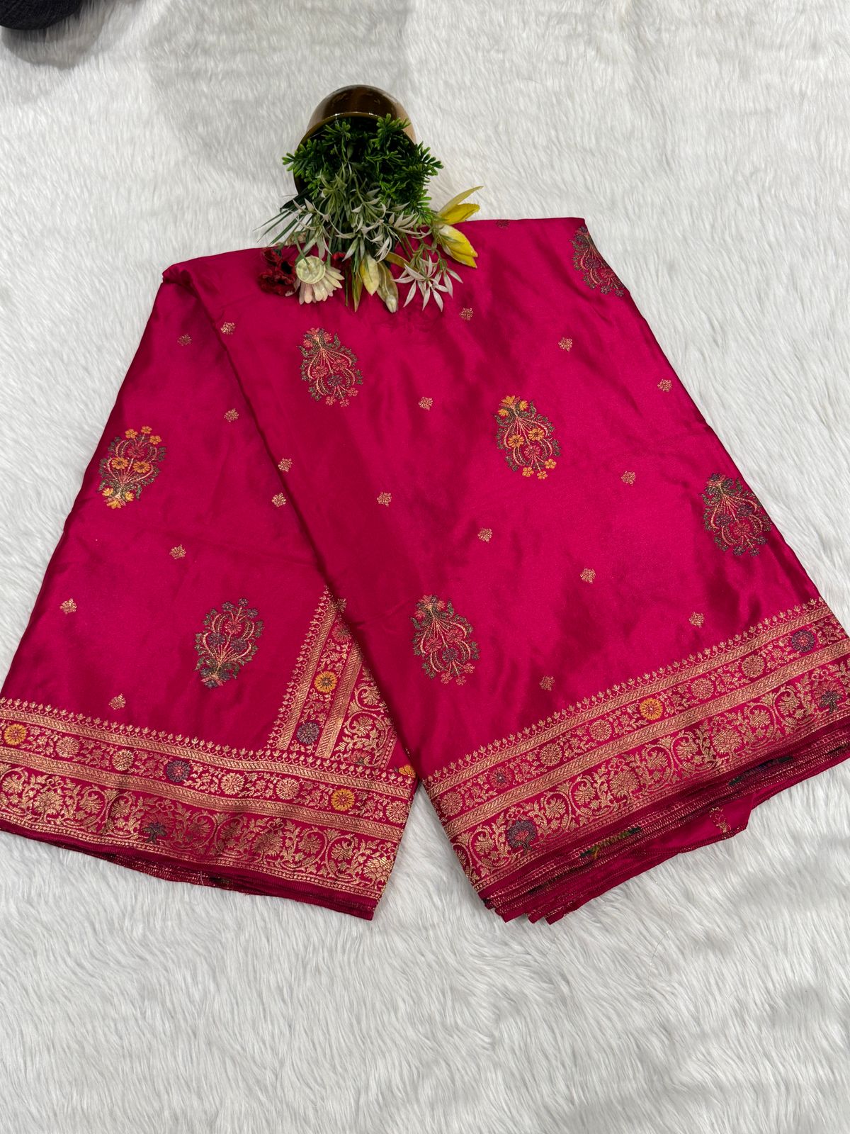 👑 Classic Silk Saree with Designer Pallu ✨ | Embroidered Border & Latkan Detailing 💫 | Timeless Elegance