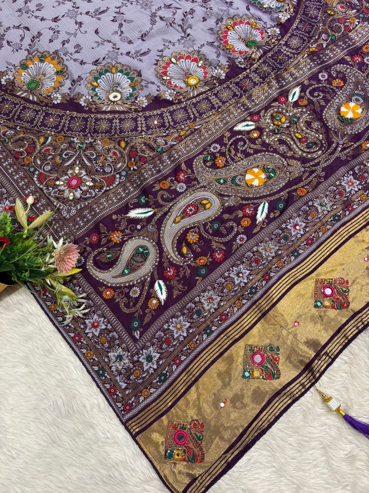 Elegant Saree with Heavy Pallu Work, Lagdi Patta, Latkan, Dhaga & Mirror Work ✨🌸