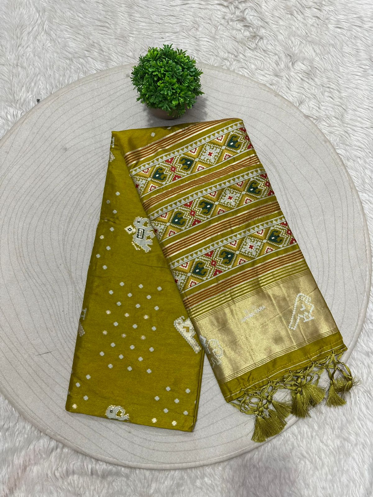 Exquisite Patola Saree with Lagdi Patto – Elegant Birds Work on Pallu 🦋✨