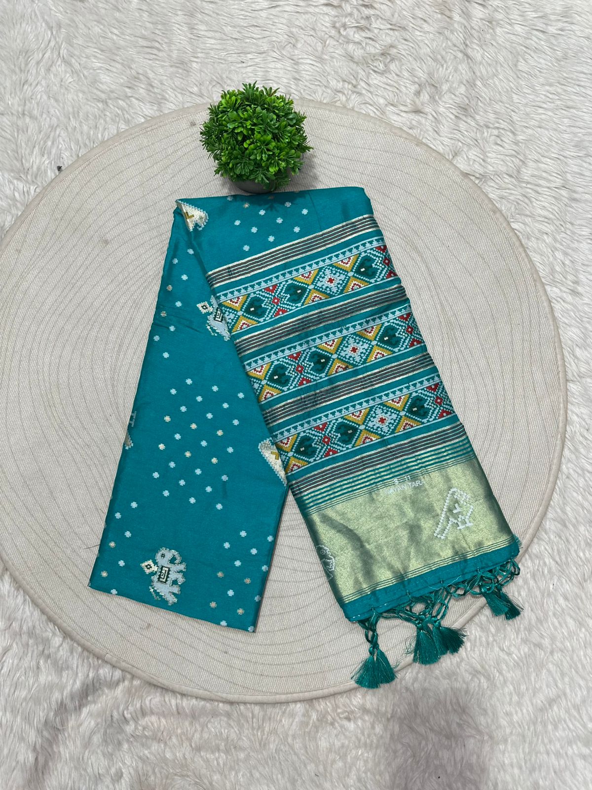 Exquisite Patola Saree with Lagdi Patto – Elegant Birds Work on Pallu 🦋✨