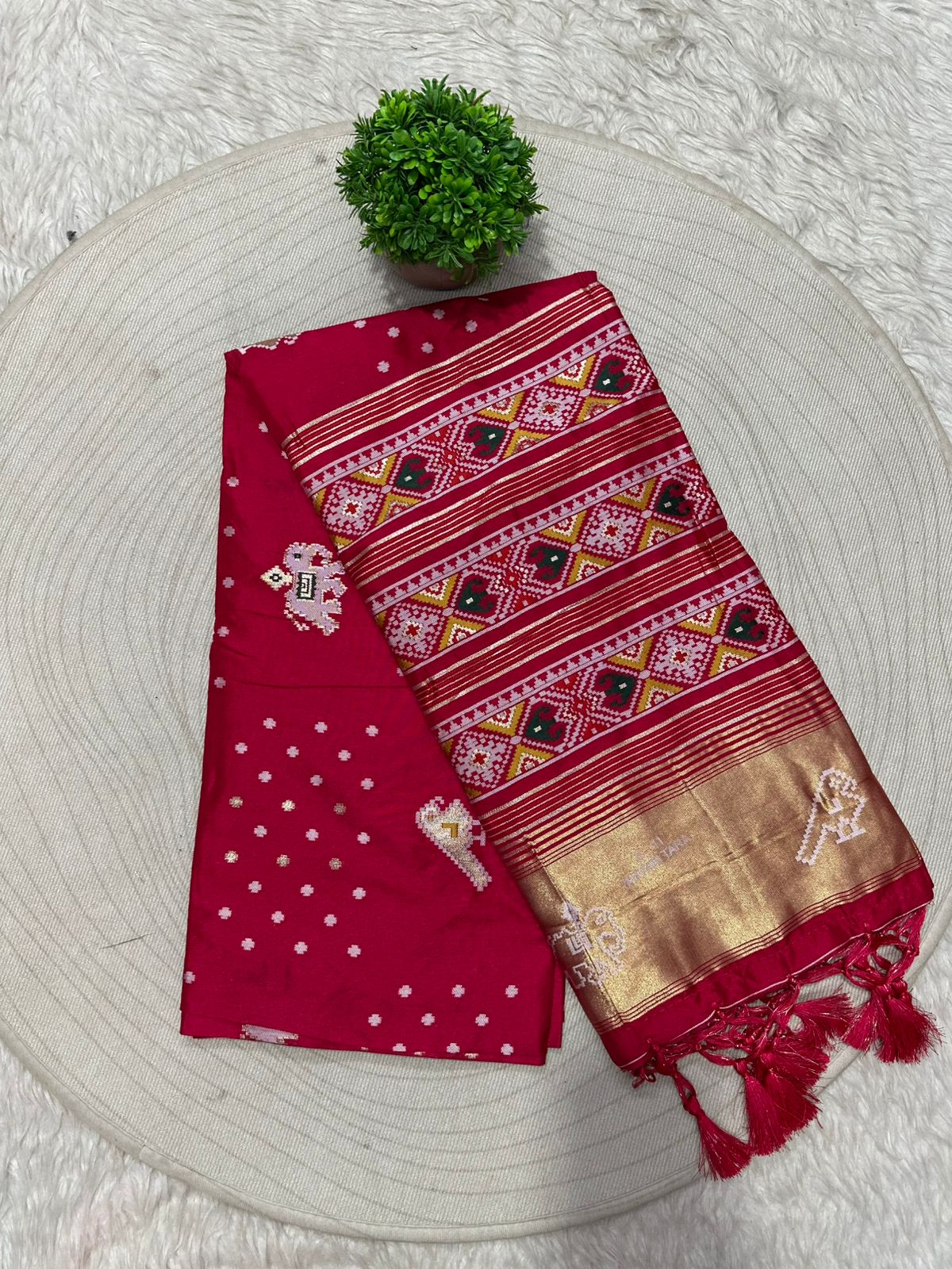 Exquisite Patola Saree with Lagdi Patto – Elegant Birds Work on Pallu 🦋✨