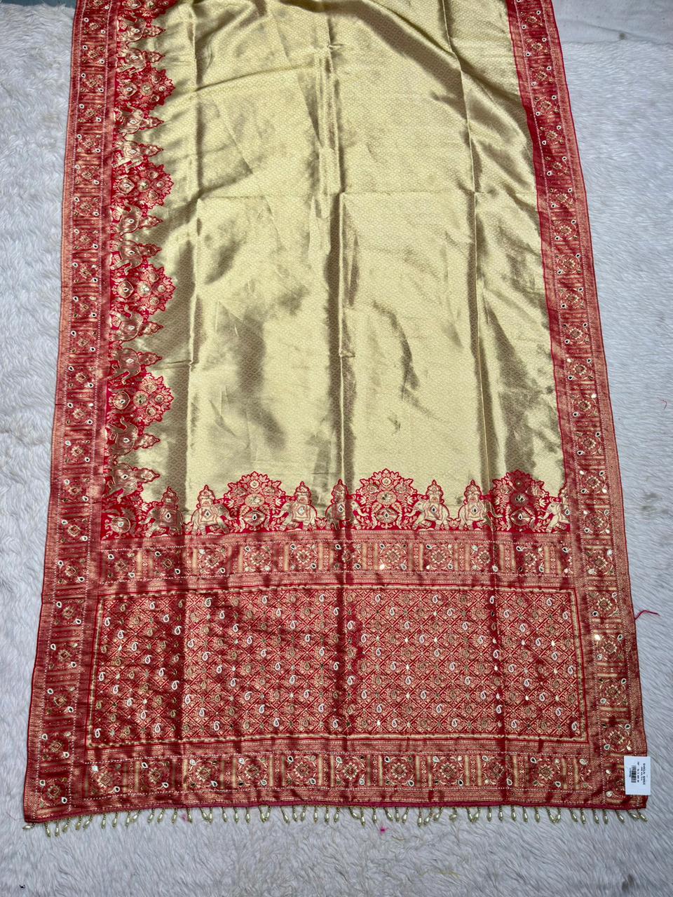 Experience Royal Grace with the Stunning Saree from SHAGUN FASHION