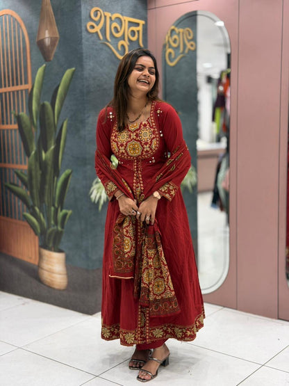 SHAGUN FASHION Women's Stunning Designer Party Wear Gown – Look Royal