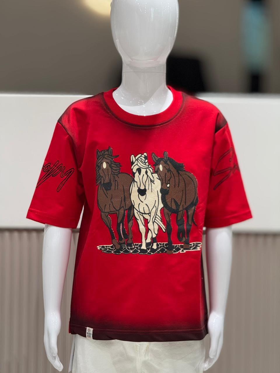 SHAGUN FASHION Premium Kids Oversized T-Shirt – Cool Running Three-Horses Graphic Print Crewneck with Unique Ombre Spray Effect