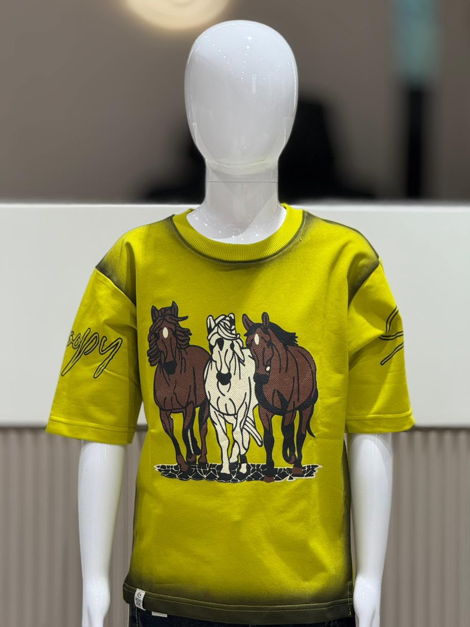 SHAGUN FASHION Premium Kids Oversized T-Shirt – Cool Running Three-Horses Graphic Print Crewneck with Unique Ombre Spray Effect