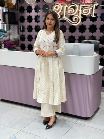 SHAGUN FASHION Elegant Off-White Printed Kurti with Matching Pants Set