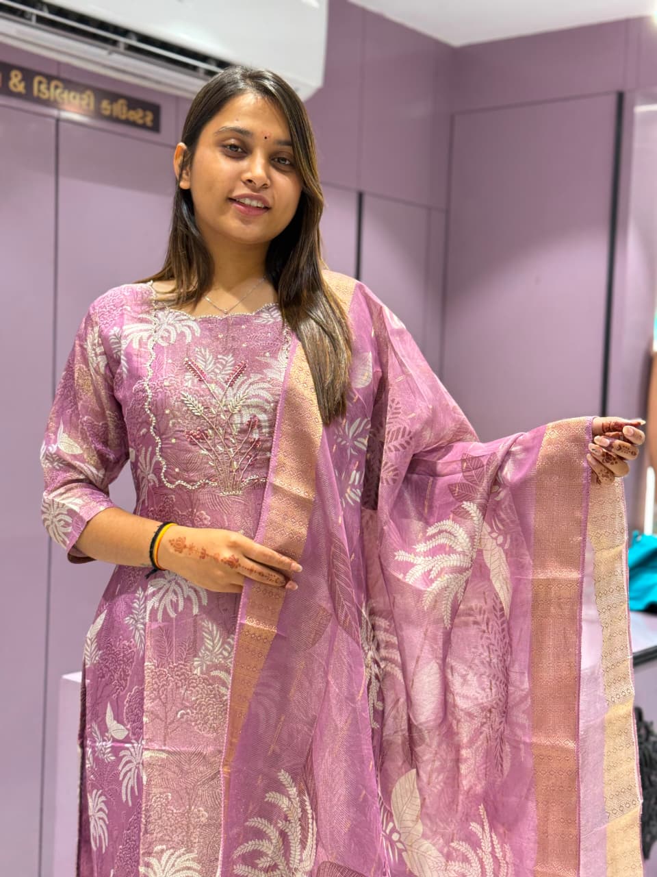 SHAGUN FASHION Elegant Light Purple Floral Printed Kurti Set with Handwork Details & Zari Border Dupatta