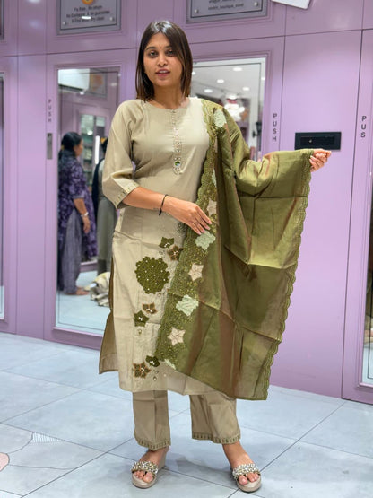 SHAGUN FASHION – Exclusive Handwork Kurti Pant Set with Cutwork Organza Dupatta