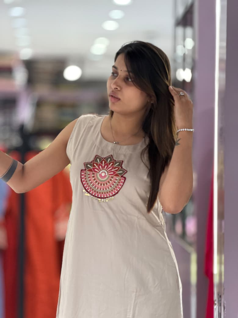 SHAGUN FASHION – Solid Embroidered Kurti & Palazzo Set