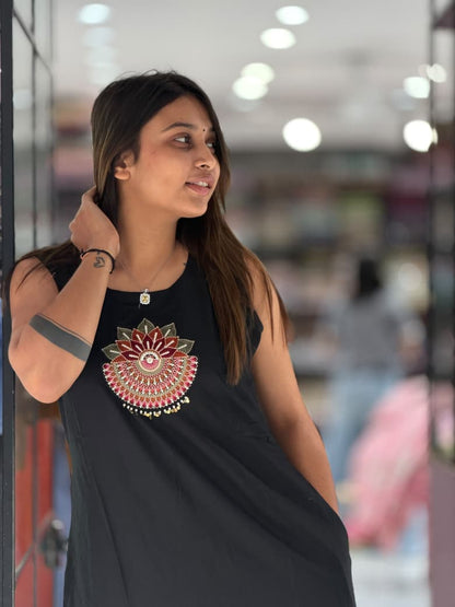 SHAGUN FASHION – Solid Embroidered Kurti & Palazzo Set