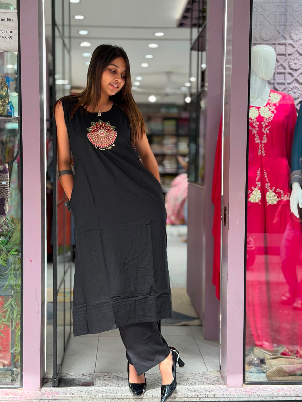 SHAGUN FASHION – Solid Embroidered Kurti & Palazzo Set