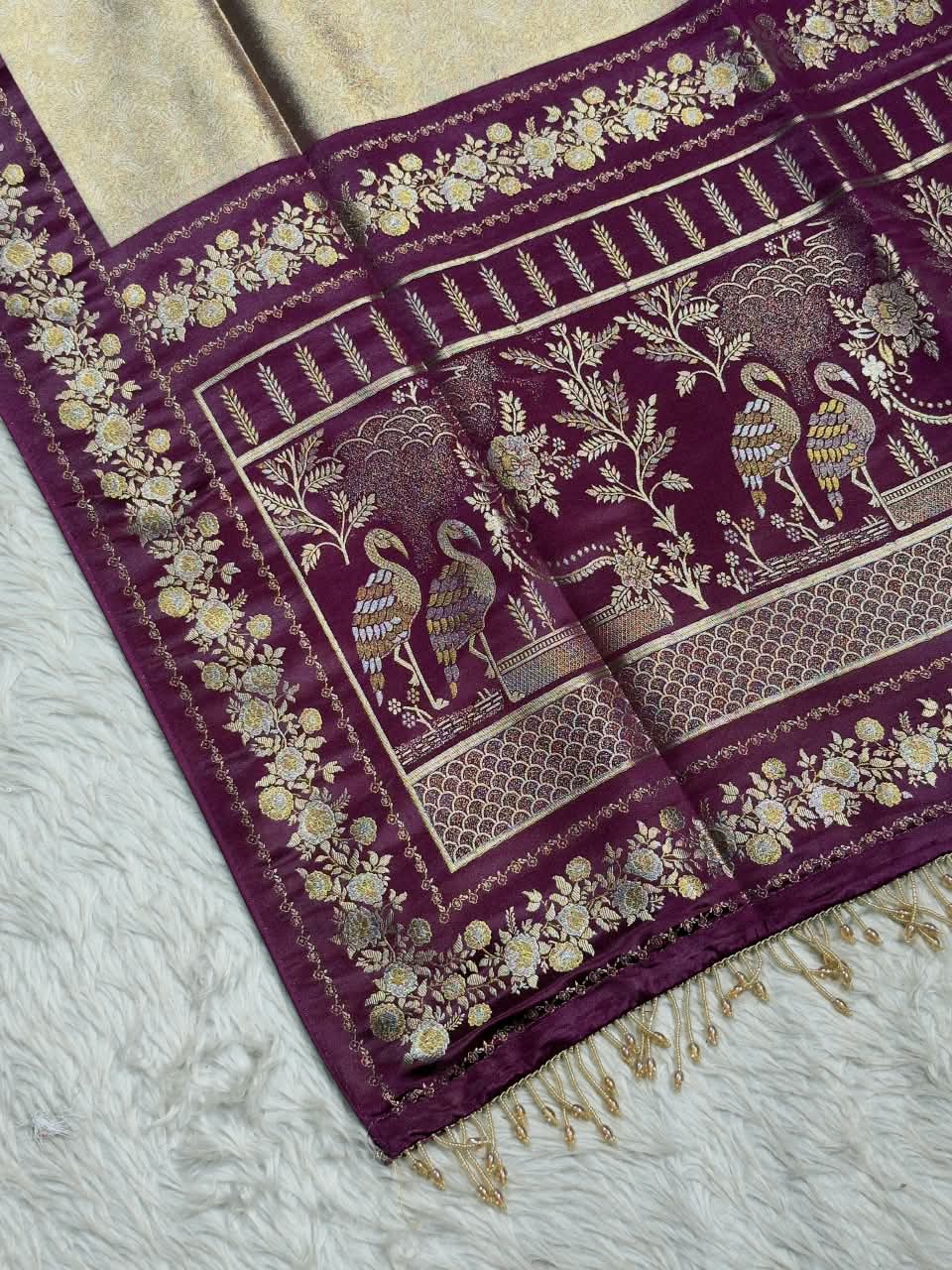 SHAGUN FASHION Premium Flamingo Motif Silk Weaving Saree with Tassels