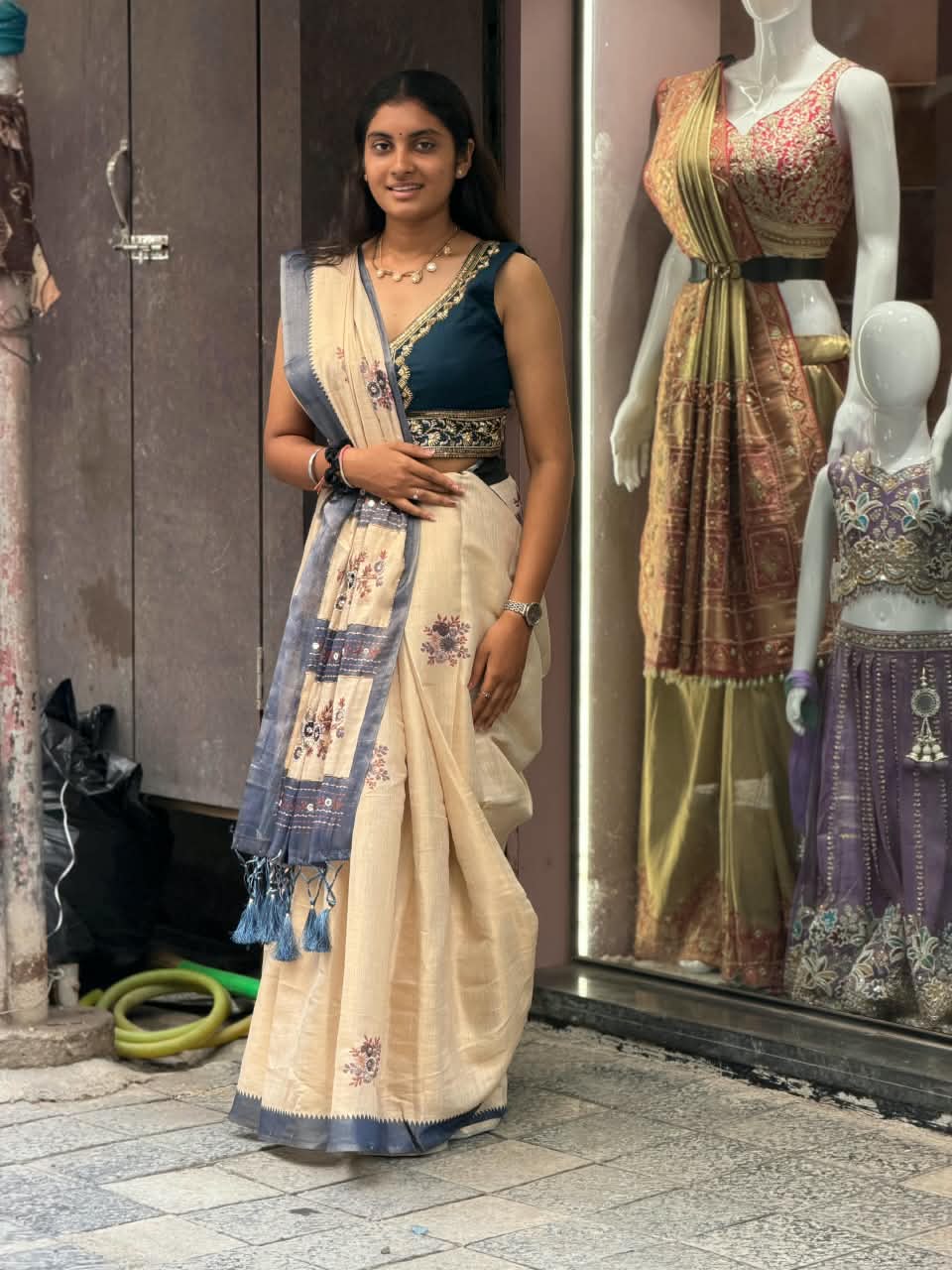 SHAGUN FASHION Designer Hand Embroidery Linen Cotton Saree with Mirror Work & Fancy Tassels