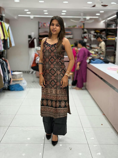 SHAGUN FASHION Premium Printed Strappy Kurti Pant Set with Mirror Work Neckline